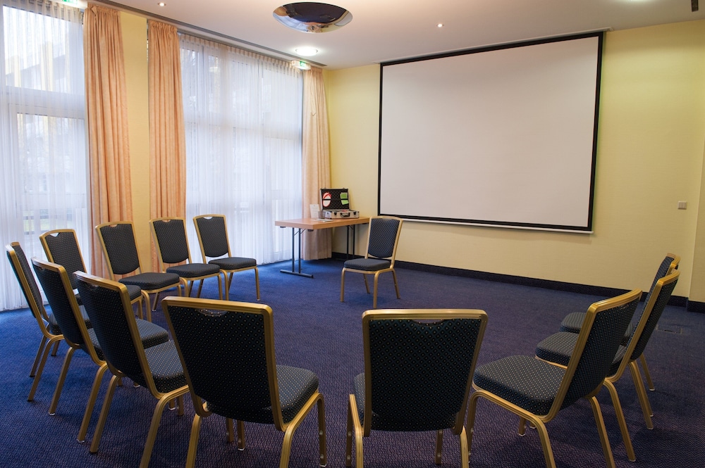 Holiday Inn Munich - South by IHG — Hotel building in Munich, Bavaria
