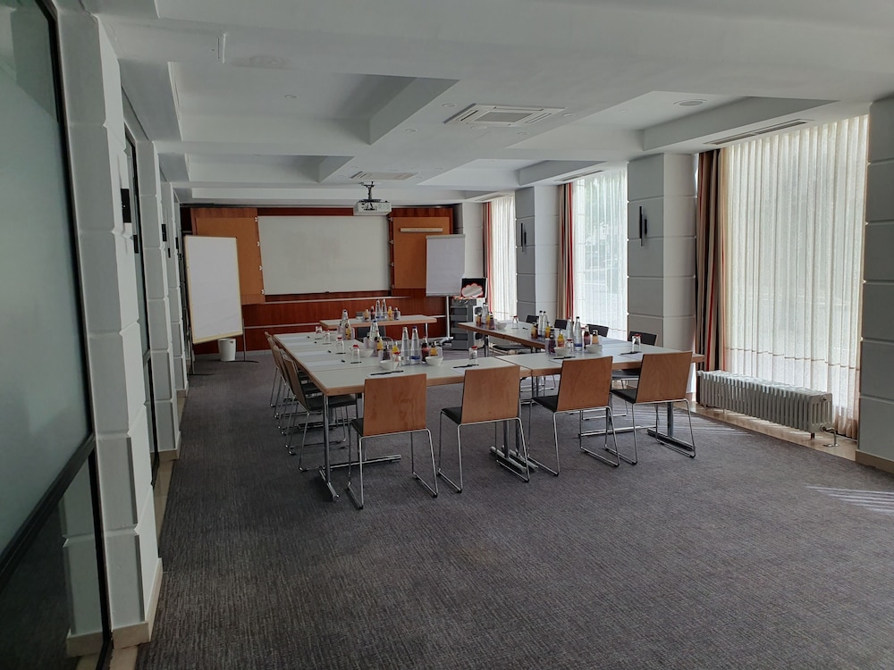 K+K Hotel am Harras — Hotel building in Munich, Bavaria