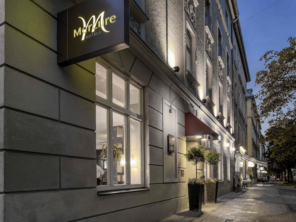 Mercure Hotel Muenchen am Olympiapark — Hotel building in Munich, Bavaria