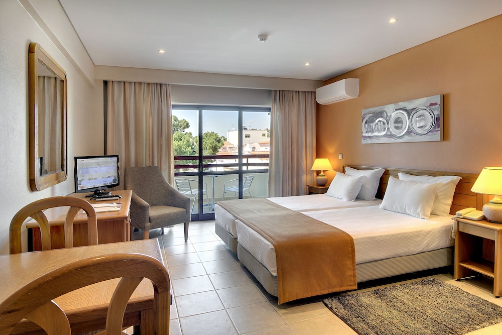 Hotel Alba — Hotel rooms in Monte Gordo, Faro