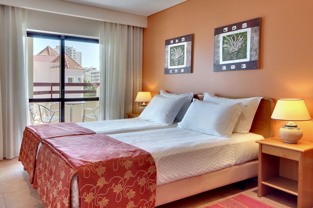 Hotel Alba — Hotel rooms in Monte Gordo, Faro