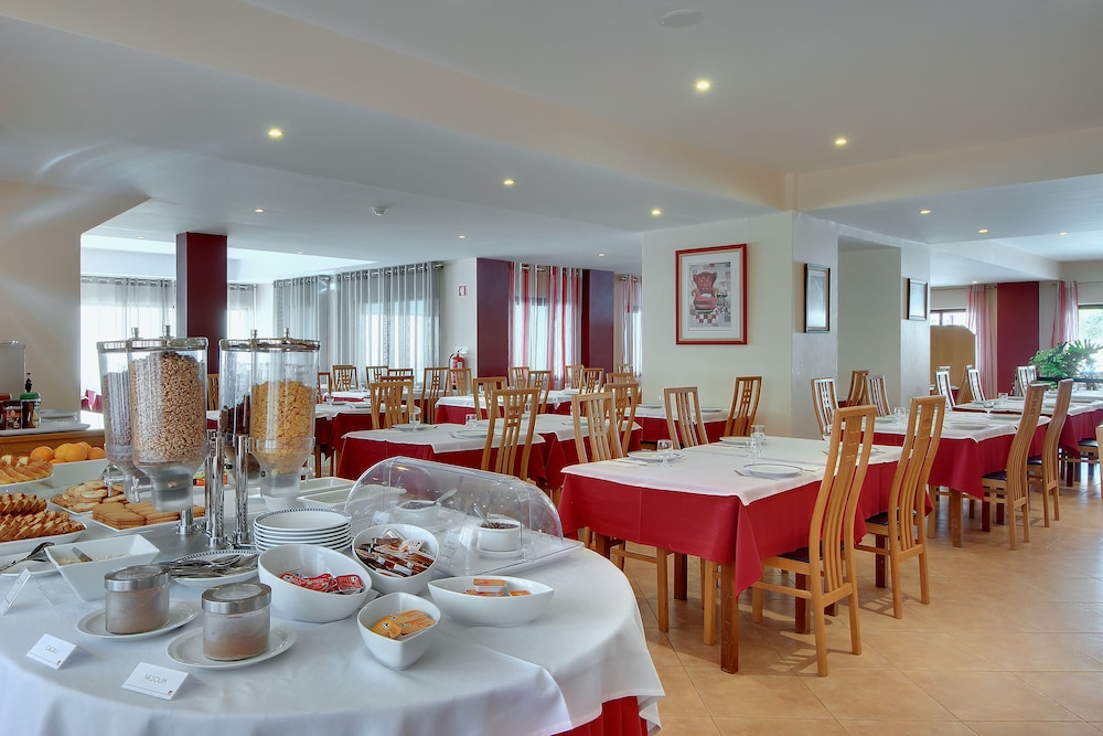 Hotel Alba — Restaurant & bars in Monte Gordo, Faro