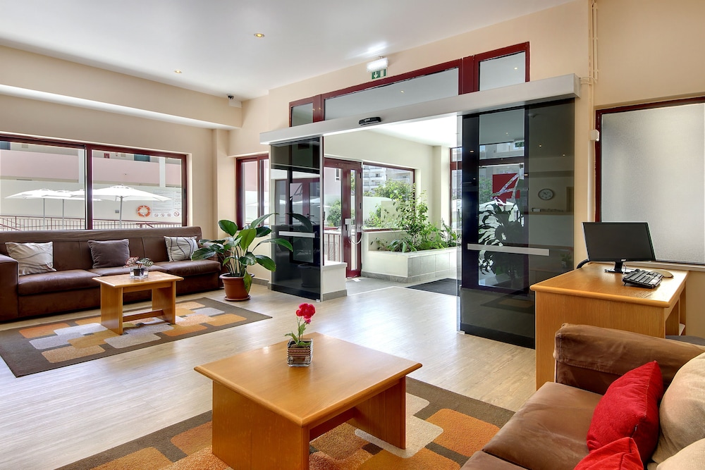Hotel Alba — Hotel building in Monte Gordo, Faro