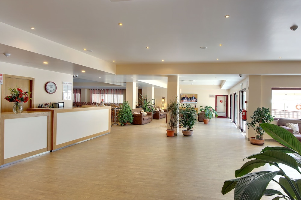 Hotel Alba — Restaurant & bars in Monte Gordo, Faro