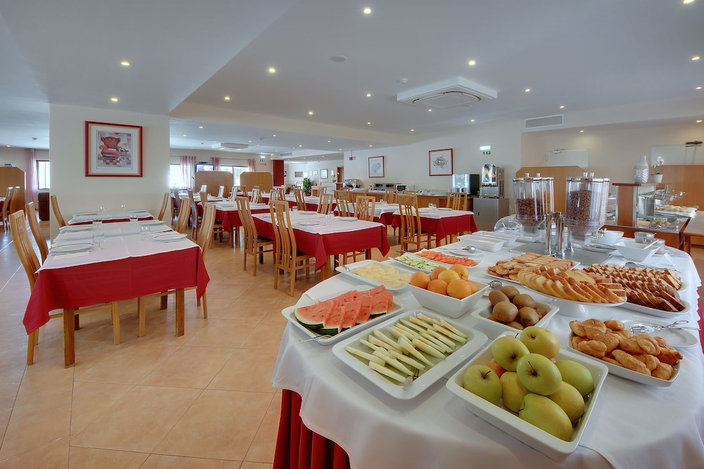 Hotel Alba — Restaurant & bars in Monte Gordo, Faro