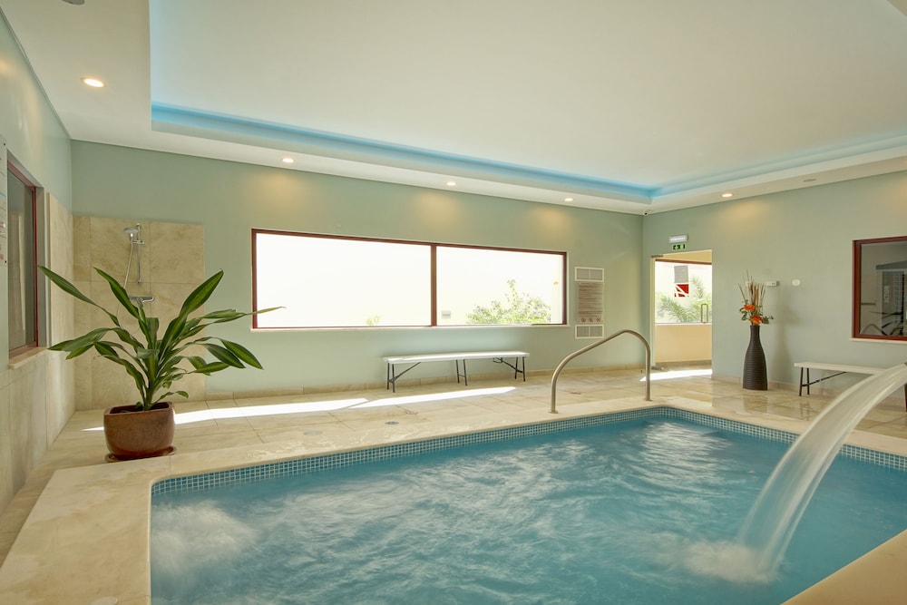 Hotel Alba — Swimming pool in Monte Gordo, Faro