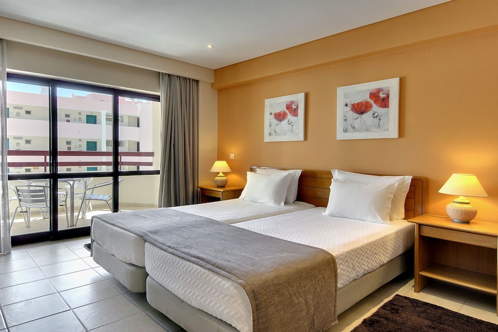 Hotel Alba — Hotel rooms in Monte Gordo, Faro