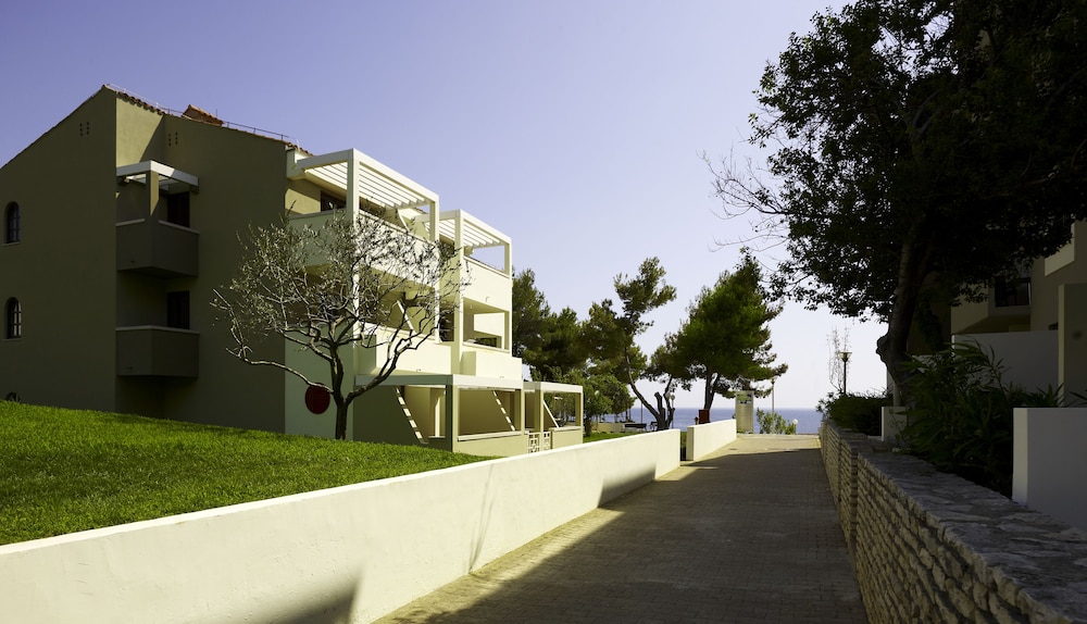 Park Plaza Verudela Pula — Hotel building in Pula, Istria
