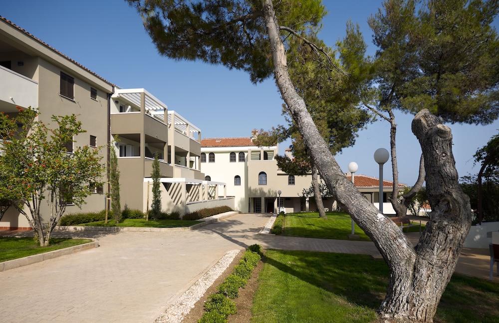 Park Plaza Verudela Pula — Hotel building in Pula, Istria