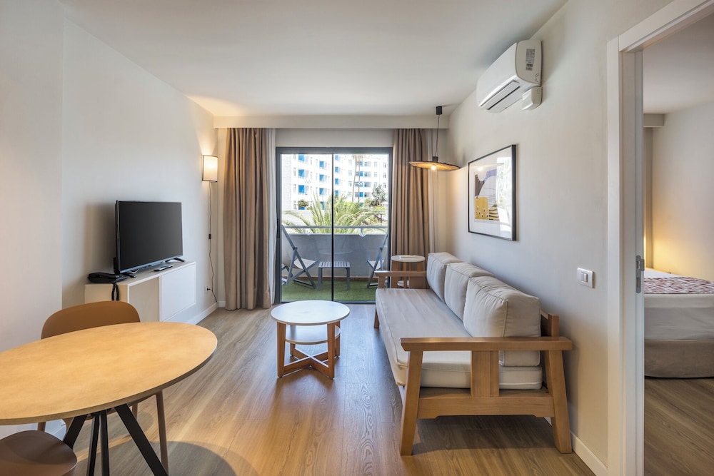 Hotel LIVVO Anamar Suites — Hotel rooms in Playa del Ingles, Canary Islands