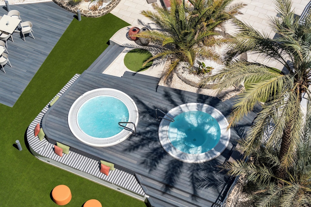 Hotel LIVVO Anamar Suites — Swimming pool in Playa del Ingles, Canary Islands