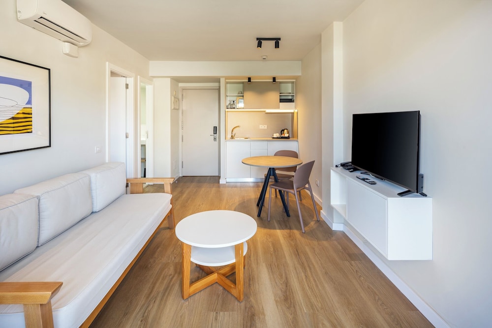 Hotel LIVVO Anamar Suites — Hotel rooms in Playa del Ingles, Canary Islands