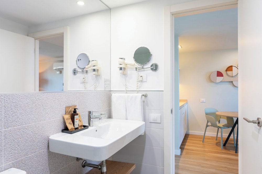 Hotel LIVVO Anamar Suites — Hotel rooms in Playa del Ingles, Canary Islands