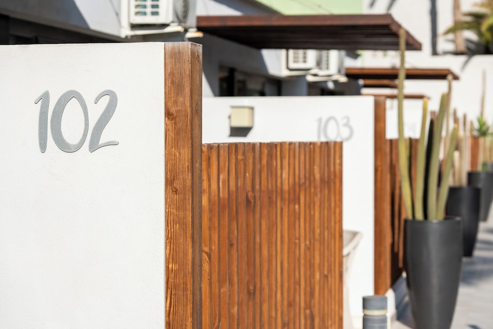 Hotel LIVVO Anamar Suites — Hotel building in Playa del Ingles, Canary Islands