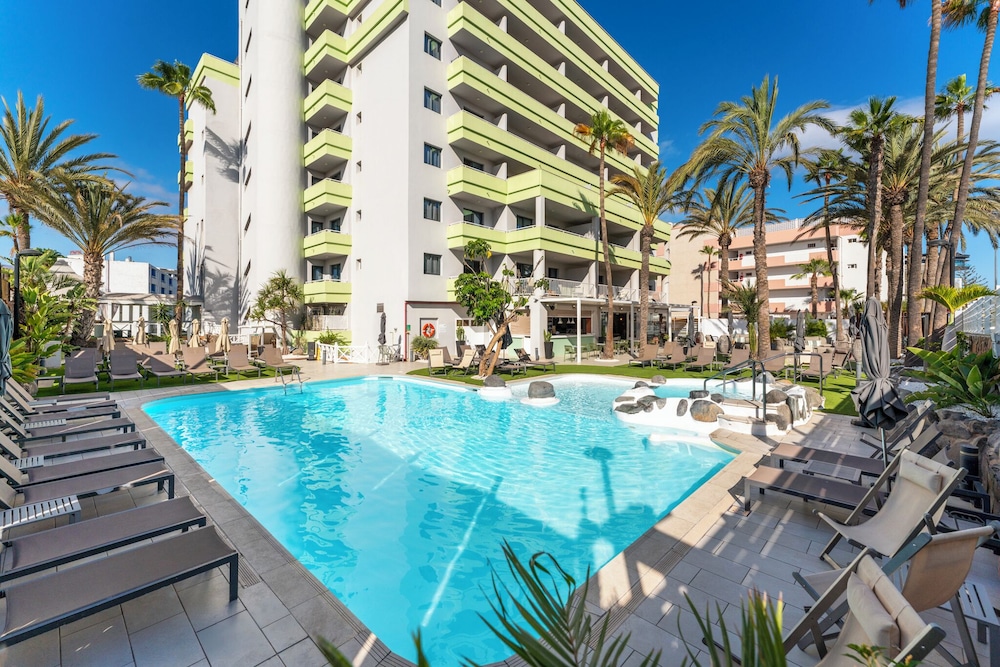 Hotel LIVVO Anamar Suites — Swimming pool in Playa del Ingles, Canary Islands