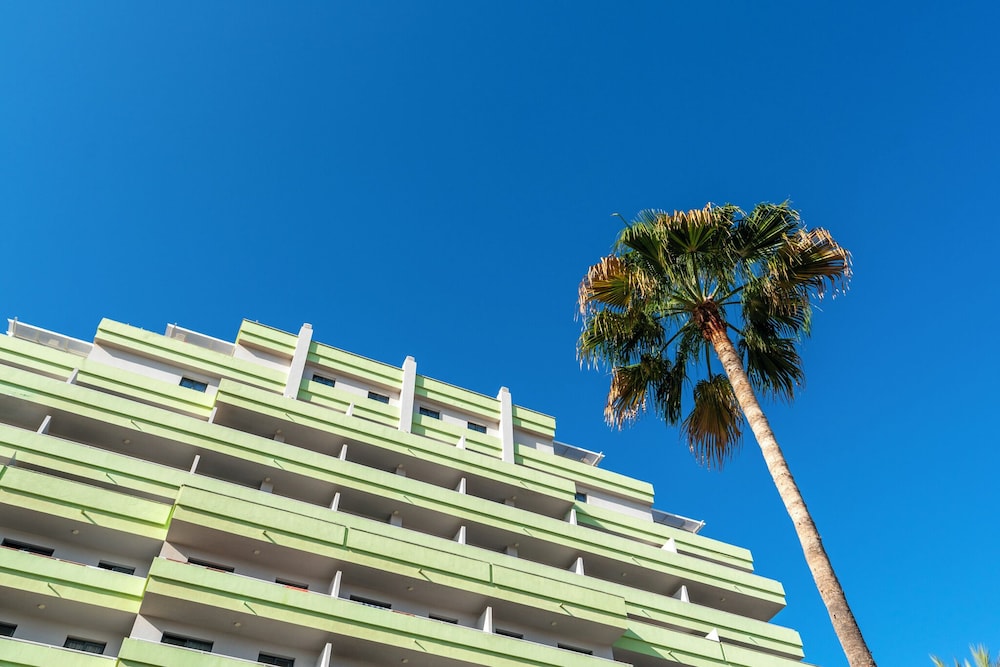 Hotel LIVVO Anamar Suites — Hotel building in Playa del Ingles, Canary Islands