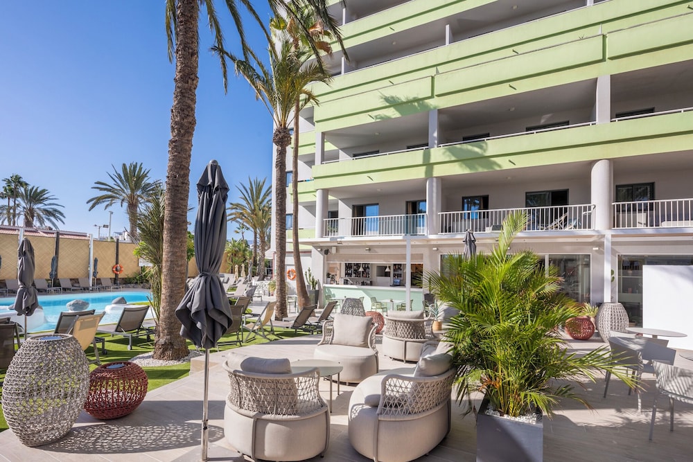 Hotel LIVVO Anamar Suites — Hotel building in Playa del Ingles, Canary Islands