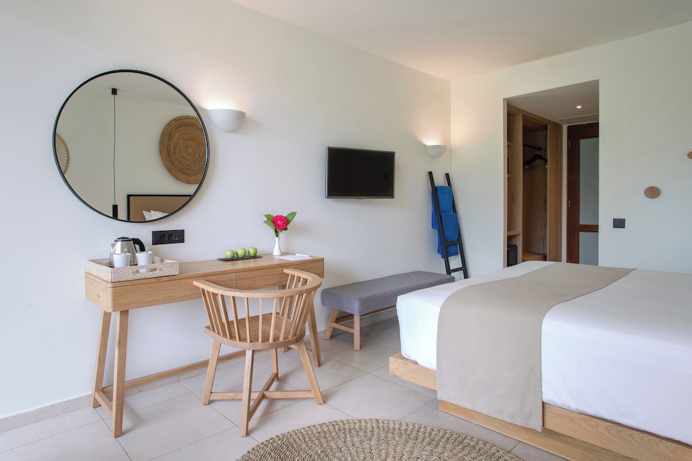 Blue Sea Beach Affiliated by Melia — Hotel rooms in Stalida