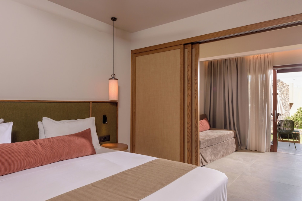 Blue Sea Beach Affiliated by Melia — Hotel rooms in Stalida