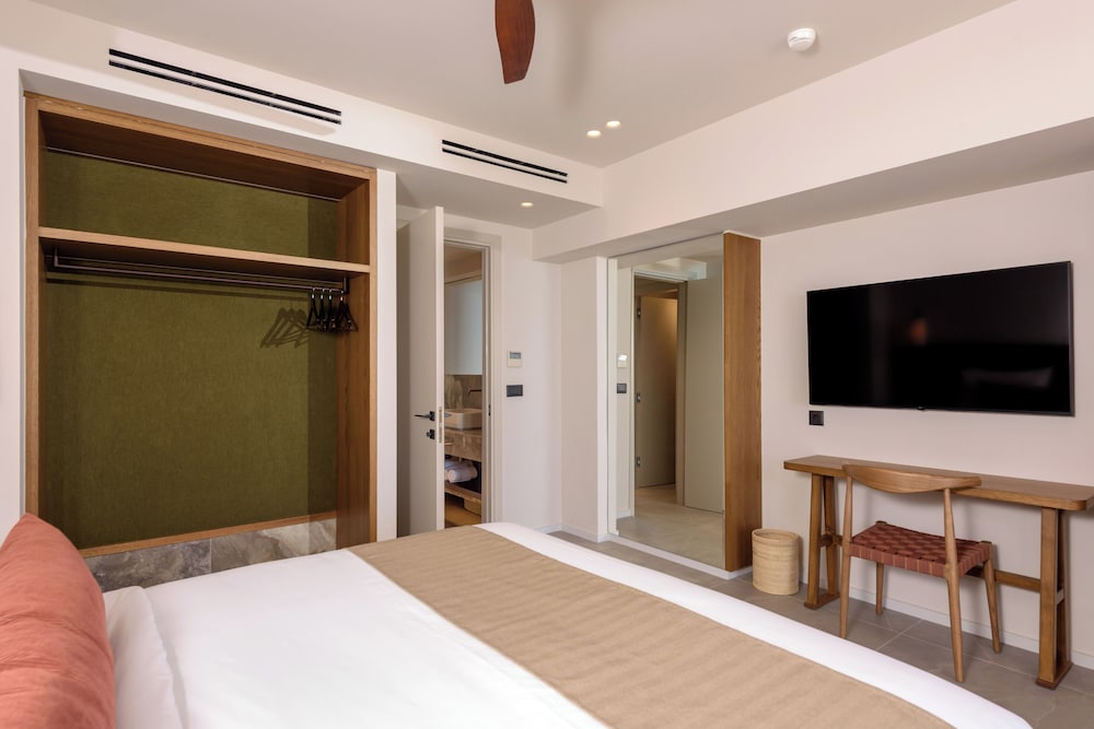 Blue Sea Beach Affiliated by Melia — Hotel rooms in Stalida