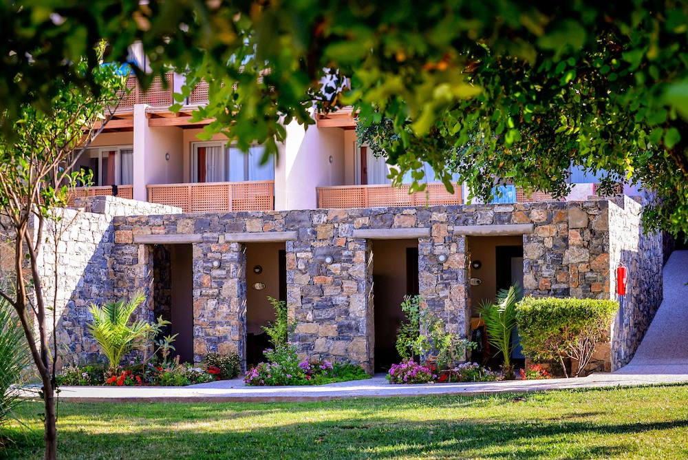 Blue Sea Beach Affiliated by Melia — Hotel building in Stalida
