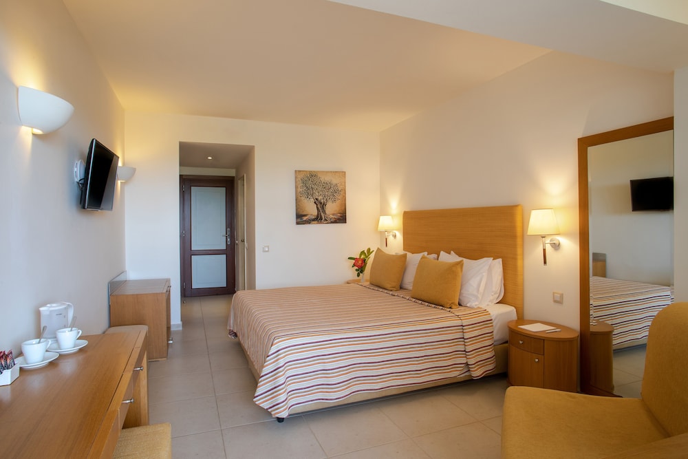 Blue Sea Beach Affiliated by Melia — Hotel rooms in Stalida