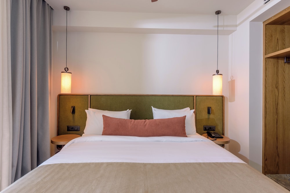 Blue Sea Beach Affiliated by Melia — Hotel rooms in Stalida
