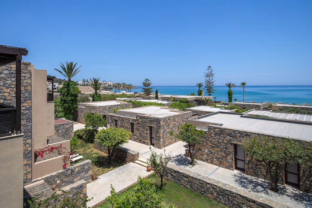 Blue Sea Beach Affiliated by Melia — Hotel building in Stalida