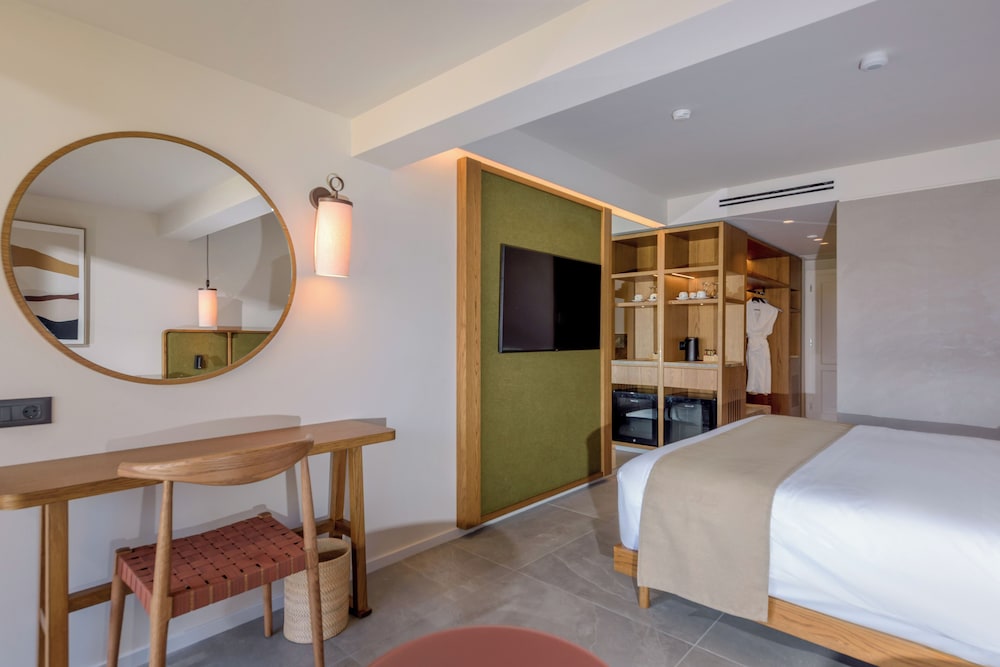 Blue Sea Beach Affiliated by Melia — Hotel rooms in Stalida