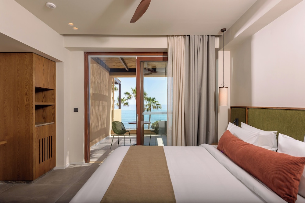Blue Sea Beach Affiliated by Melia — Hotel rooms in Stalida