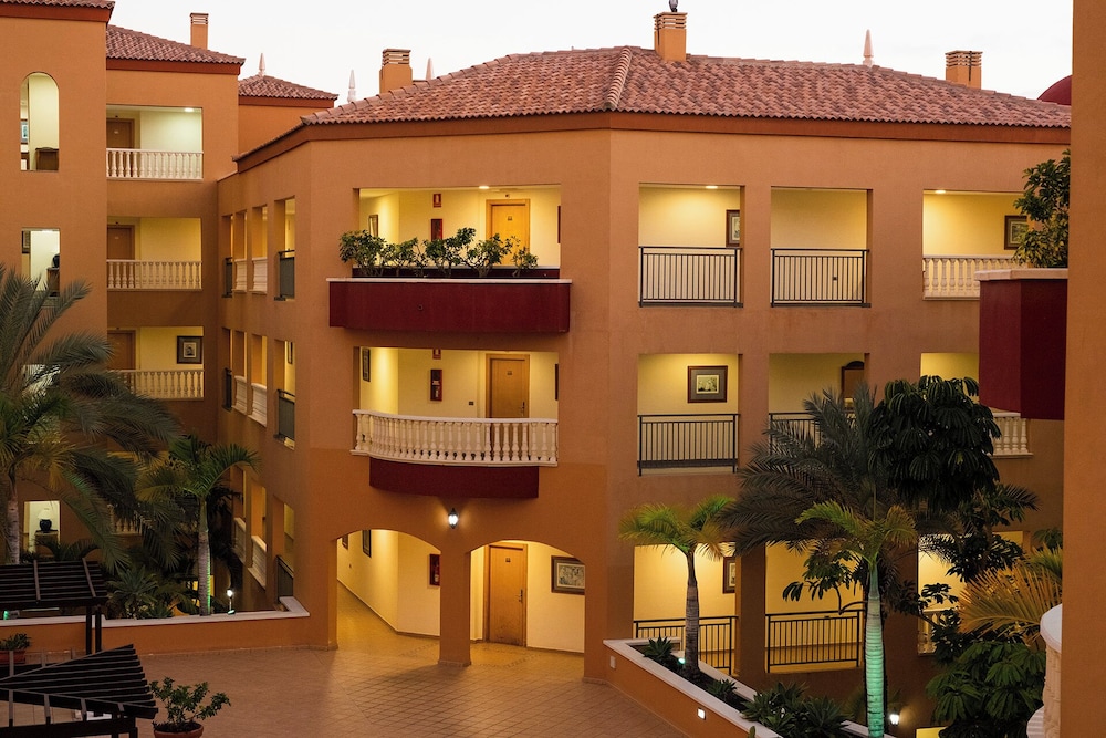 Grand Muthu Golf Plaza Hotel — Hotel building in Golf Del Sur, Canary Islands