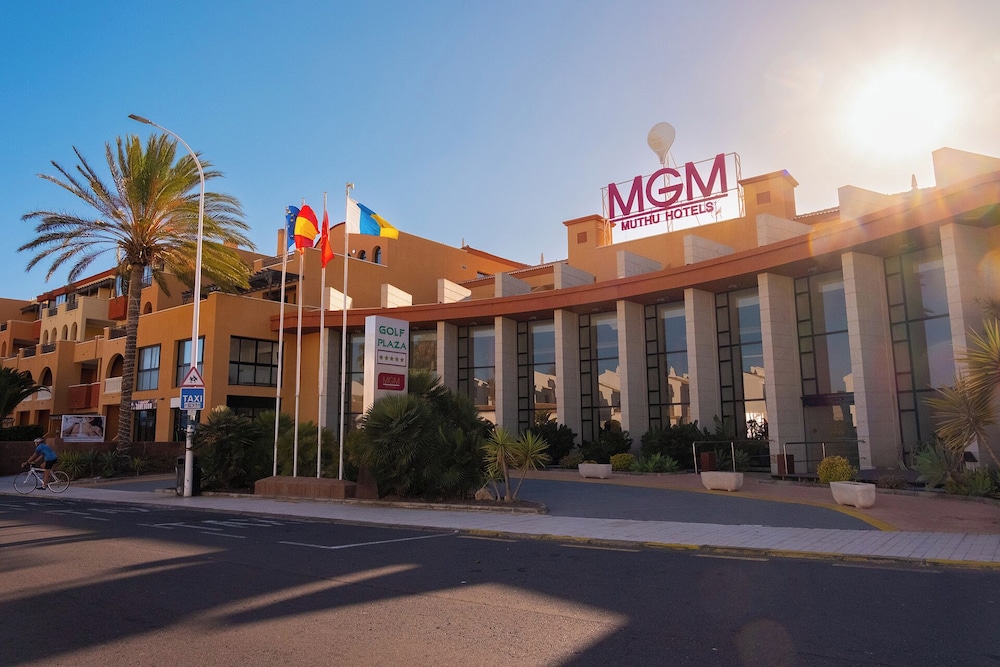 Grand Muthu Golf Plaza Hotel — Hotel building in Golf Del Sur, Canary Islands