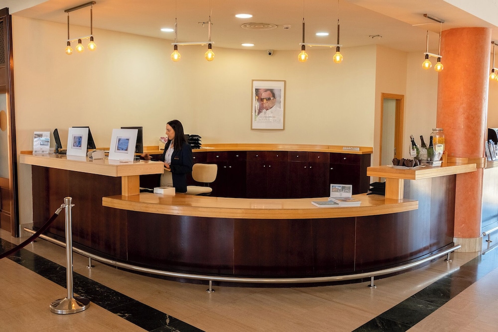 Grand Muthu Golf Plaza Hotel — Hotel building in Golf Del Sur, Canary Islands