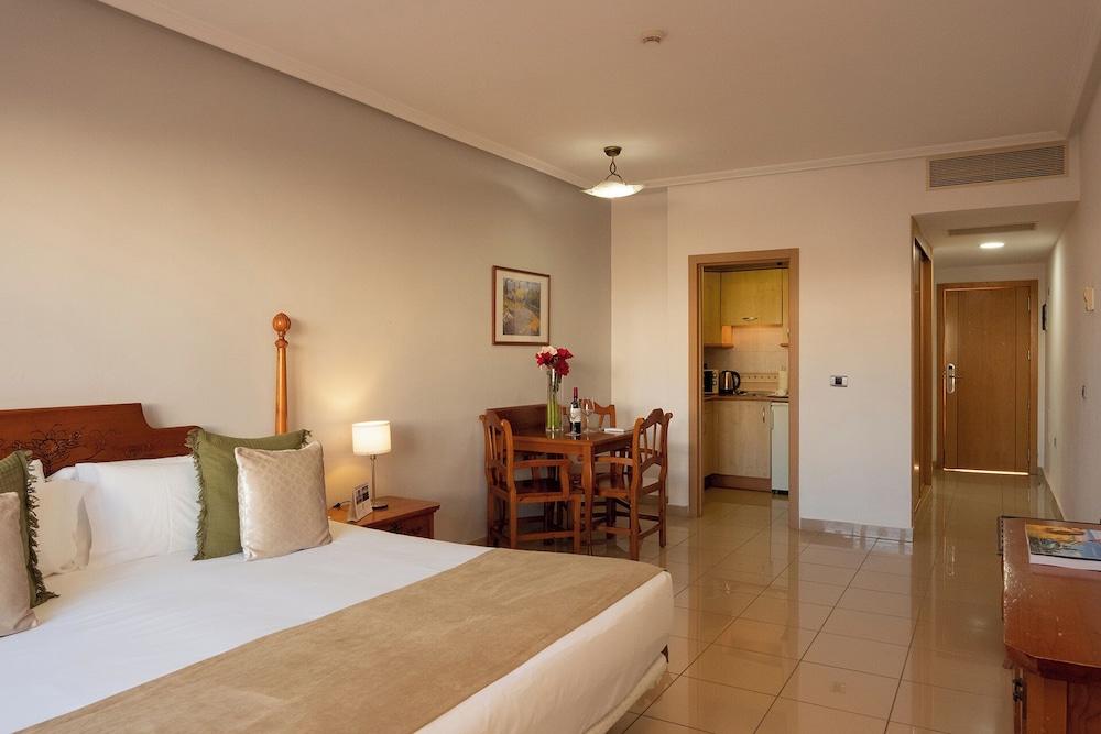 Grand Muthu Golf Plaza Hotel — Hotel rooms in Golf Del Sur, Canary Islands