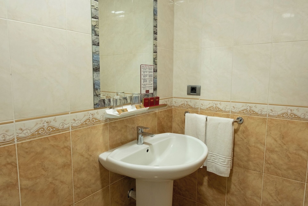 Grand Muthu Golf Plaza Hotel — Hotel rooms in Golf Del Sur, Canary Islands
