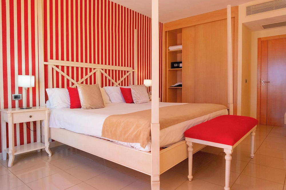 Grand Muthu Golf Plaza Hotel — Hotel rooms in Golf Del Sur, Canary Islands