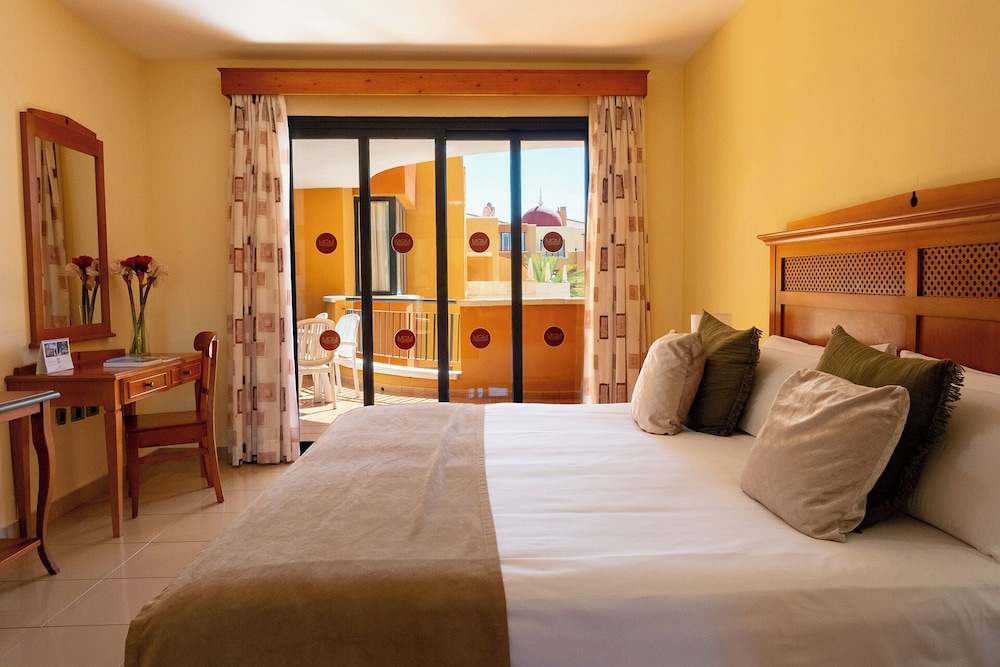 Grand Muthu Golf Plaza Hotel — Hotel rooms in Golf Del Sur, Canary Islands
