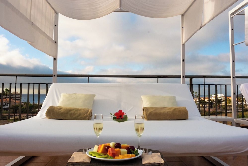 Grand Muthu Golf Plaza Hotel — Hotel rooms in Golf Del Sur, Canary Islands