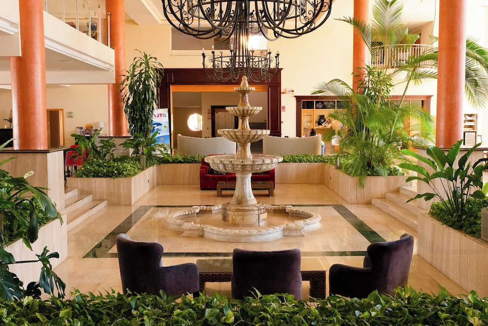 Grand Muthu Golf Plaza Hotel — Hotel building in Golf Del Sur, Canary Islands