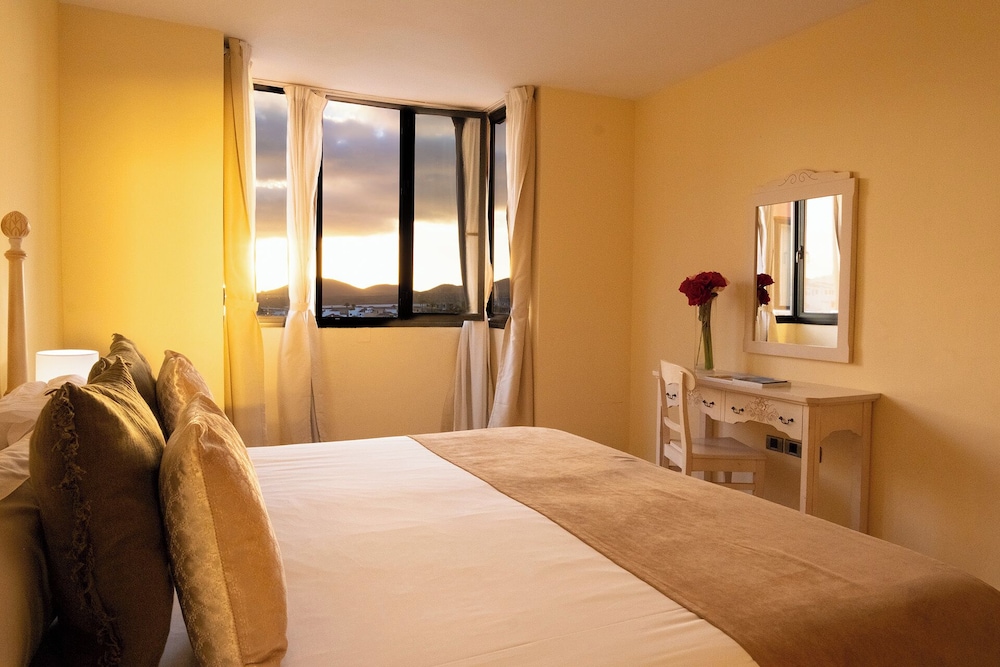 Grand Muthu Golf Plaza Hotel — Hotel rooms in Golf Del Sur, Canary Islands