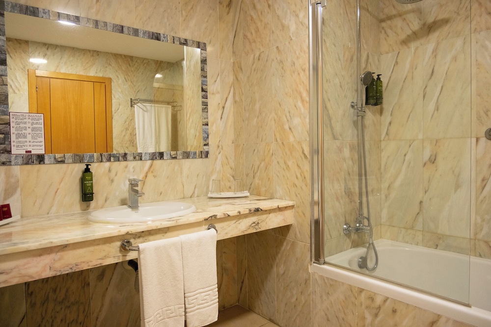 Grand Muthu Golf Plaza Hotel — Hotel rooms in Golf Del Sur, Canary Islands
