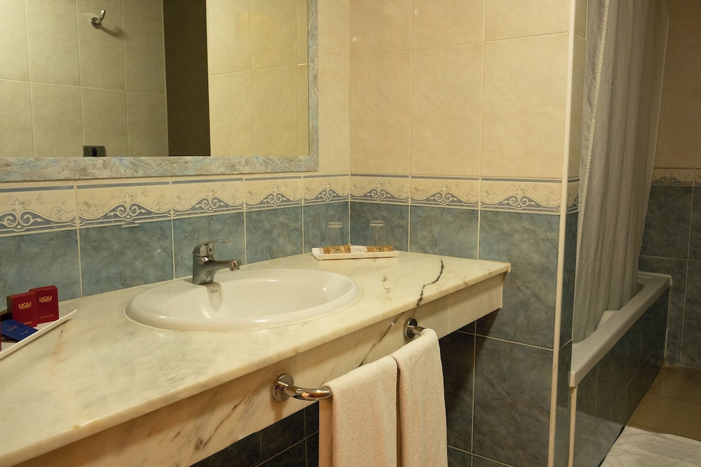 Grand Muthu Golf Plaza Hotel — Hotel rooms in Golf Del Sur, Canary Islands