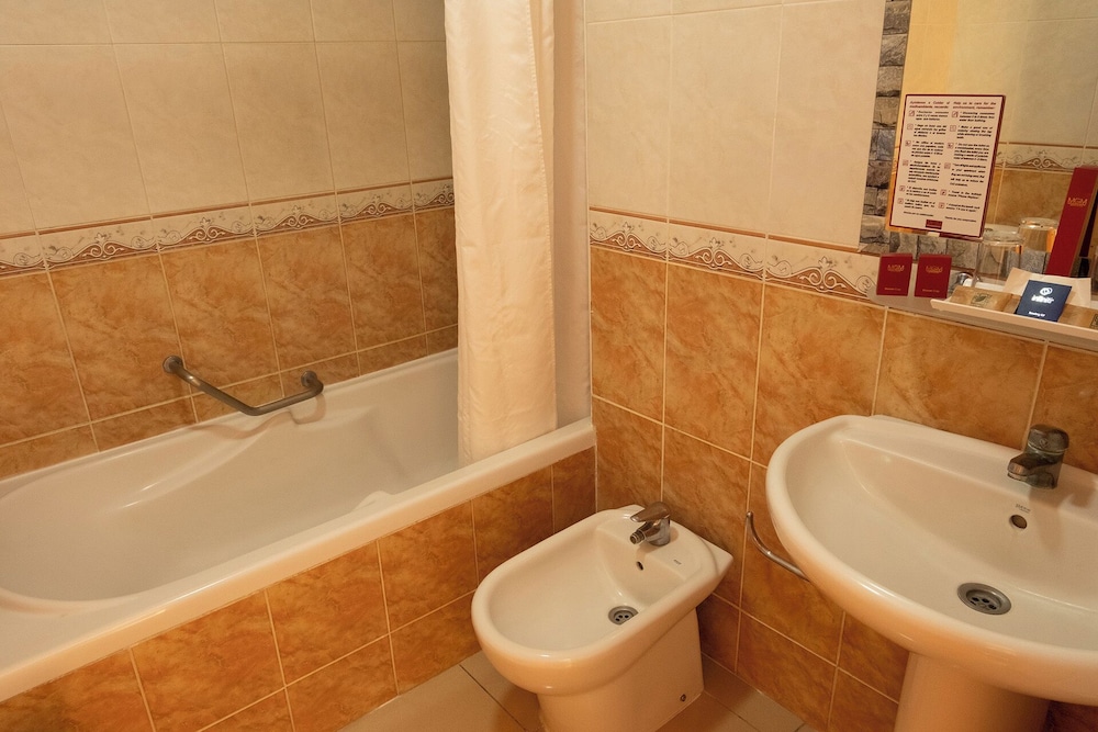 Grand Muthu Golf Plaza Hotel — Hotel rooms in Golf Del Sur, Canary Islands