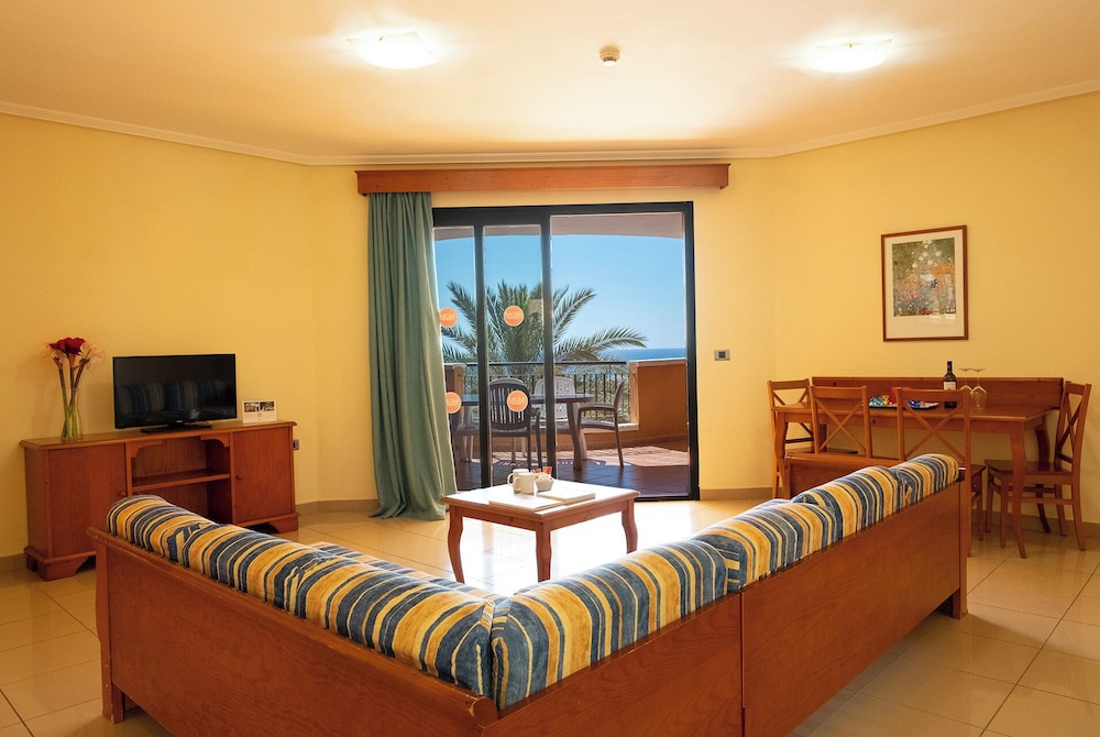Grand Muthu Golf Plaza Hotel — Hotel rooms in Golf Del Sur, Canary Islands
