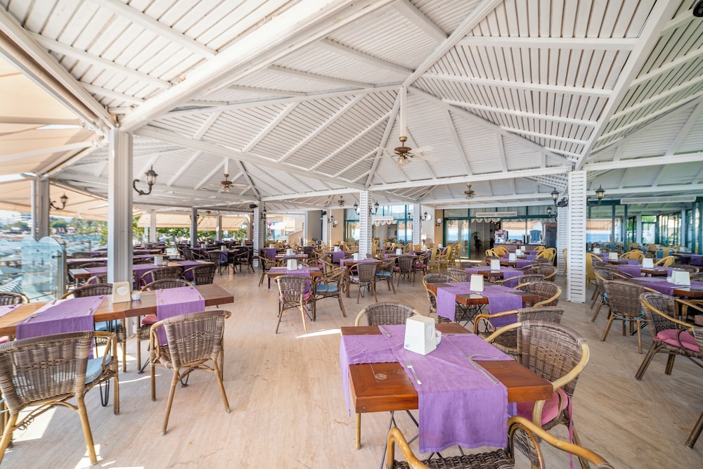 Aska Just In Beach – All Inclusive — Restaurant & bars in Alanya