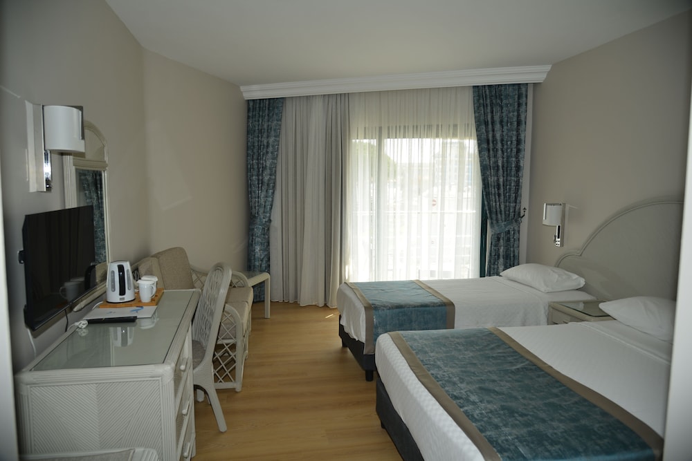 Aska Just In Beach – All Inclusive — Hotel rooms in Alanya