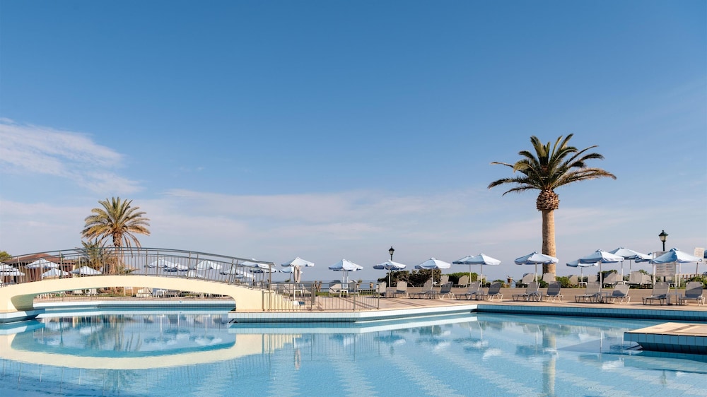 Creta Star Hotel — Swimming pool in Rethymnon