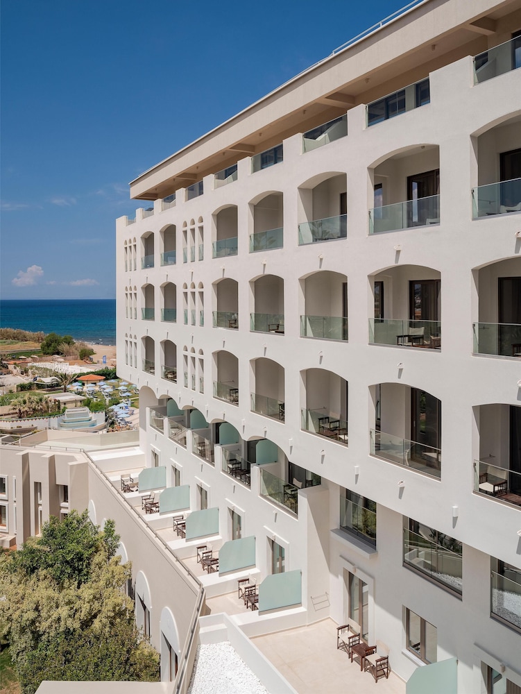 Creta Star Hotel — Hotel building in Rethymnon