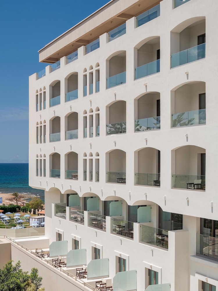 Creta Star Hotel — Hotel building in Rethymnon