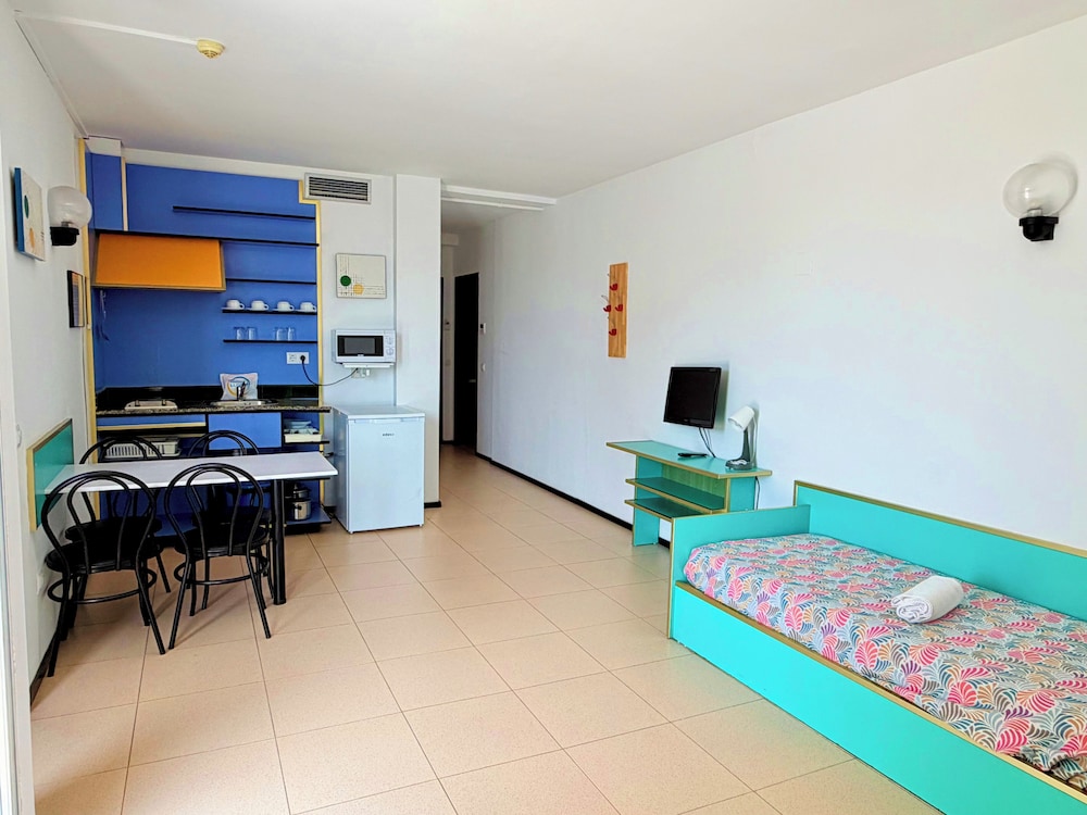 Apartaments Lloret Sun — Hotel rooms in Lloret de Mar, Catalonia